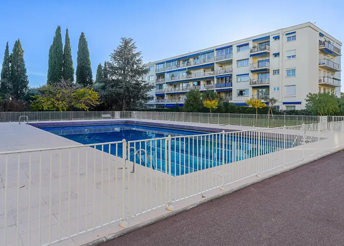 公寓 Terrasses De La Baie Des Anges By Interhome